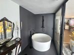 Urbanes Wohnen im 2021 sanierten Apartment in 18. Etage mit unverbautem Meeresblick in 1. Reihe und Badebucht! Alicante/Spanien - Bild