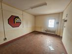 2 freist., pfeilerfreie Hallen in ruhiger Lage mit Büro-& Lagerebenen + ca. 2.500 m² Freifläche mgl. - Bild