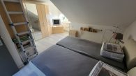 3,5-Raum-Maisonette mit gr. Balkon, inkl. EBK, Außenjalousien, Möbelübernahme mgl., SUV-TG-SP mgl. - Schlafzimmer