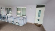 3,5-Raum-Maisonette mit gr. Balkon, inkl. EBK, Außenjalousien, Möbelübernahme mgl., SUV-TG-SP mgl. - Eingang