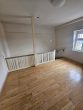 2009 san. 5-R-DG-Maisonette-Whg. mit TOP Lage & Ausstattung! Kamin, EBK, 3 Bäder, Terrasse, Carport - allein nutzbarer Hausflur vor Haustür