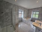 2009 san. 5-R-DG-Maisonette-Whg. mit TOP Lage & Ausstattung! Kamin, EBK, 3 Bäder, Terrasse, Carport - 2. Bad (En-suite) vom SZ