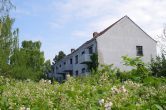 Freistehendes MFH in Schkeuditz, gr. Grundstück, 12 WE, Balkone, Tageslichtbäder, Dachreseve - Bild