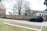 Grundstück mit Bürogebäude, Halle, Lager und 2 Monteurs-Wohnungen - Neubebauung mgl. - Bild