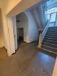 Große Büroetage im EG in einem sanierten Geschäftshaus - 5 Räume, Teeküche, Lift - Treppenhaus