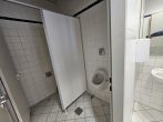 Gewerbefläche in exquisiter Leipziger City-Lage! 4 Etagen, Rolltreppen, 5 WCs, 2 Atrien, 5 Lifte - Herren WC + Urinal