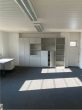 Freistehende Produktions- und Warmlagerhalle im eingezäunten Gewerbehof mit Krahnbahn, Rolltor, 2 Büros, SP mögl. - Büro 1. OG