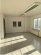 Freistehende Produktions- und Warmlagerhalle im eingezäunten Gewerbehof mit Krahnbahn, Rolltor, 2 Büros, SP mögl. - Bild