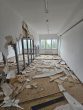 Büro- und Produktionskomplex auf großem Grundstück - Bild