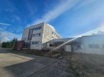 Büro- und Produktionskomplex auf großem Grundstück - Bild
