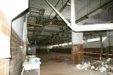 Büro- und Produktionskomplex auf großem Grundstück - Bild