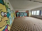 Büro- und Produktionskomplex auf großem Grundstück - Bild
