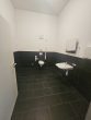 Voll vermietete Kapitalanlage! Sehr gepflegte, freist. Gewerbeimmobilie! - Behinderten-WC