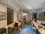 Verkaufs-/Ladenfläche im san. Altbau mit gr. Schaufensterfront, EBK, Außenjalousien, WC, Keller - Bild
