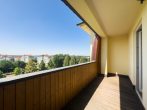 Wohntraum mit Seeblick! 5-Raum-DG-Maisonette, Lift, Kamin, XL-Carport, EBK, Klimaanlage, Sauna - Balkon