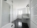 Wohntraum mit Seeblick! 5-Raum-DG-Maisonette, Lift, Kamin, XL-Carport, EBK, Klimaanlage, Sauna - Gäste-WC unten