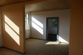 Sanierungsbedürftiges MFH mit 6 Wohneinheiten + Nebengebäude + Stellplätze - Bild