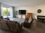 RMH mit Garten, 4 Räume, inkl. EBK, Gä-WC, Terrasse, DG-Ausbaureserve, 2 SP u.v.m. - offenes Wohnzimmer