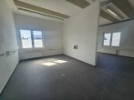 Büro-/Produktions- & Werkstattfläche im EG einer freist. Gewerbeimmobilie, Rolltor - Bild