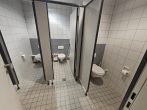 Arbeiten im Uni-Riesen - 19 Räume, barrierefreier Lift, EBK u.v.m. - Damen WC