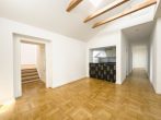 Wohntraum mit Seeblick! 5-Raum-DG-Maisonette mit Lift, Kamin, XL-Carport, EBK, Sauna u.v.a.m. - Küchendurchreiche & Treppe z. Ankleidezimmer