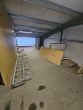 Pfeilerfreie Halle mit Rolltor, Lager, Büro, Teeküche, Umkleide, WC, Dusche & Freifläche, Nähe A38 - Lagerfläche