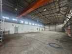Freistehende, pfeilerfreie Kalthalle in ruhiger Lage mit Büro- und Sozialtrakt, Freifläche möglich - Bild