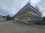 Freistehende, pfeilerfreie Kalthalle in ruhiger Lage mit Büro- und Sozialtrakt, Freifläche möglich - Bild