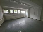 Freistehende, pfeilerfreie Kalthalle in ruhiger Lage mit Büro- und Sozialtrakt, Freifläche möglich - Bild