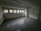 Freistehende, pfeilerfreie Kalthalle in ruhiger Lage mit Büro- und Sozialtrakt, Freifläche möglich - Bild