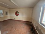 Freistehende, pfeilerfreie Kalthalle in ruhiger Lage mit Büro- und Sozialtrakt, Freifläche möglich - Bild