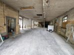 Ca. 2500 m² eingezäuntes gr. GS mit Bestand: Büro-/Wohngebäude, Halle m. Rolltoren, Lager/Freilager - Bild