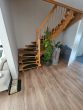 2019 renov. RMH in familienfreundlicher Umgebung! EBK, Terrasse, kl. Garten, Carport mit Wallbox - Treppe zum OG