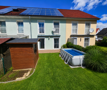 2019 renov. RMH in familienfreundlicher Umgebung! EBK, Terrasse, kl. Garten, Carport mit Wallbox, 04420 Markranstädt, Reihenmittelhaus