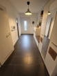 2019 renov. RMH in familienfreundlicher Umgebung! EBK, Terrasse, kl. Garten, Carport mit Wallbox - Flur (*KI optimiert)