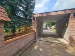 2025 frisch saniert! Freist. Haus mit 8 Räumen, Keller, Blk., Terrasse, Garage, Carport, und gr. GS - Bild