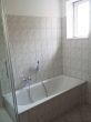 Helle 3-R-Wohnung mit offener Wohnküche, 2 sep. AR, Tageslichtbad mit Wanne u. Dusche - und Wanne