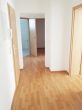Helle 3-R-Wohnung mit offener Wohnküche, 2 sep. AR, Tageslichtbad mit Wanne u. Dusche - Flur