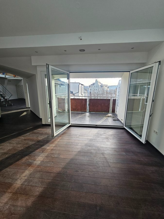Repräsentative DG-Wohnung mit Galerie, ca. 64 m² WZ, Kamin, Gäste-WC, gr. Balkon, Lift - Foto 2