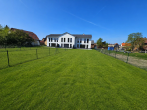 Erstbezug! Bj. 2025, Niedrigenergiehaus - Privatoase mit eigenem Garten und nah am Goitzschesee - Rasen mit KI optimiert
