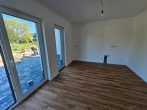 Privatoase mit modernem Neubaukomfort in ruhiger Lage mit Garten und nah am Goitzschesee - Wohnküche mit Terrassenzugang