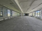 Lichtdurchflutete und imposante Gewerbefläche im Gewerbegebiet, veredelter Rohbau, SP mgl. - Bild