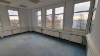 Lager- Produktions- & Bürofläche, Warmlagerhalle mit Laderampen - Bild
