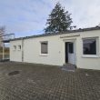 GS mit Bestand aus Hallen, Garagen, Büros, Sozialräumen u.v.m. auf ca. 3,3 ha GS, ca. 89 SP - ehem. Pförtnerhäuschen (KI-generiert)