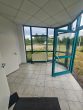 Ca. 6.102 m² GS mit 2 Warmlagerhallen mit Büro- + Sozialtrakt, gr. Rolltore, Löschteich, SP - Sozialtrakt