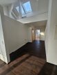 Repräsentative Büro-/Praxisfläche im DG mit Galerie, Kamin, 2 sep. WCs, gr. Balkon, Lift, SP mgl. - Flur 1