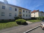 2-Raum-Whg. in ruhiger und grüner Lage in Böhlen! Bad m. Fenster, Keller, WM-/Fahrradraum, SP mgl. - Bild