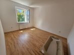 2-Raum-Whg. in ruhiger und grüner Lage in Böhlen! Bad m. Fenster, Keller, WM-/Fahrradraum, SP mgl. - Bild